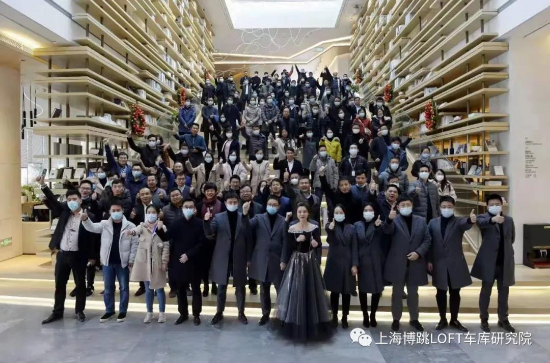 河南全国一百多人在华侨城汉口道6号参观研讨LOFT专利车库技术！